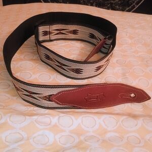 Levi's Silver Aztec Leather Ends Guitar Strap. Min Wear. Pops In Spotlight! ACE!